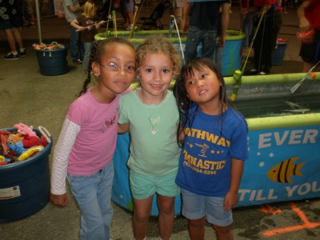 Kennedy, Shelby and Kasen at the fair
